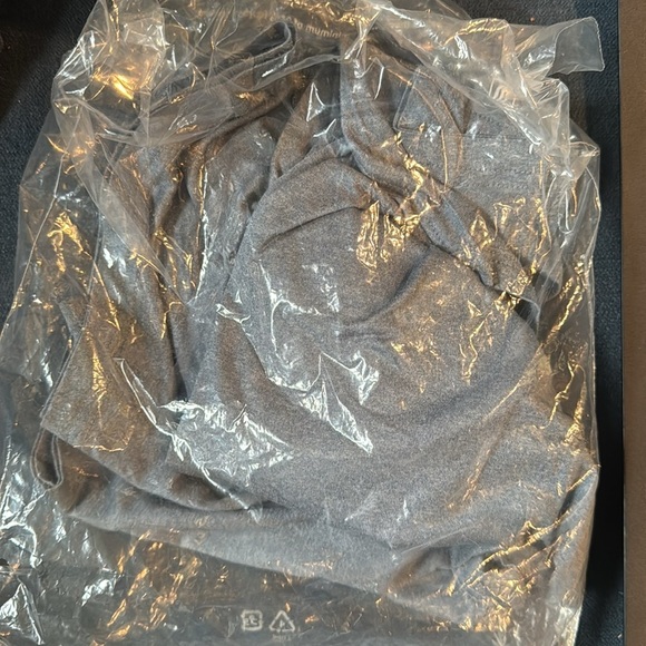 Old Navy CloudMotion Long-Sleeve Performance T-Shorts for Boys - Picture 3 of 4